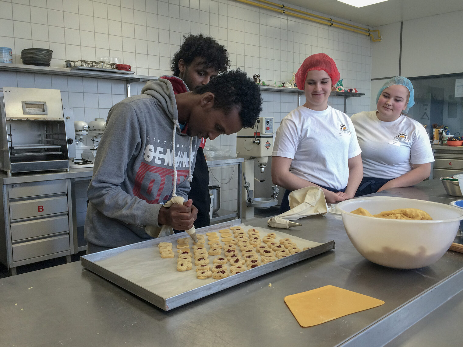 Flüchtlinge entdecken das Bäckerhandwerk