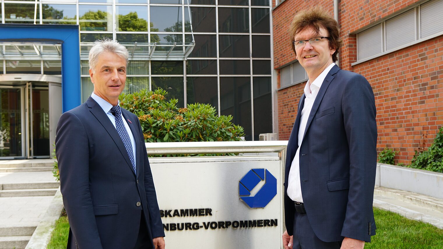Jens-Uwe Hopf (Hauptgeschäftsführer HWK OMV) und Walter Pirk (Heinz-Piest-Institut für Handwerkstechnik)