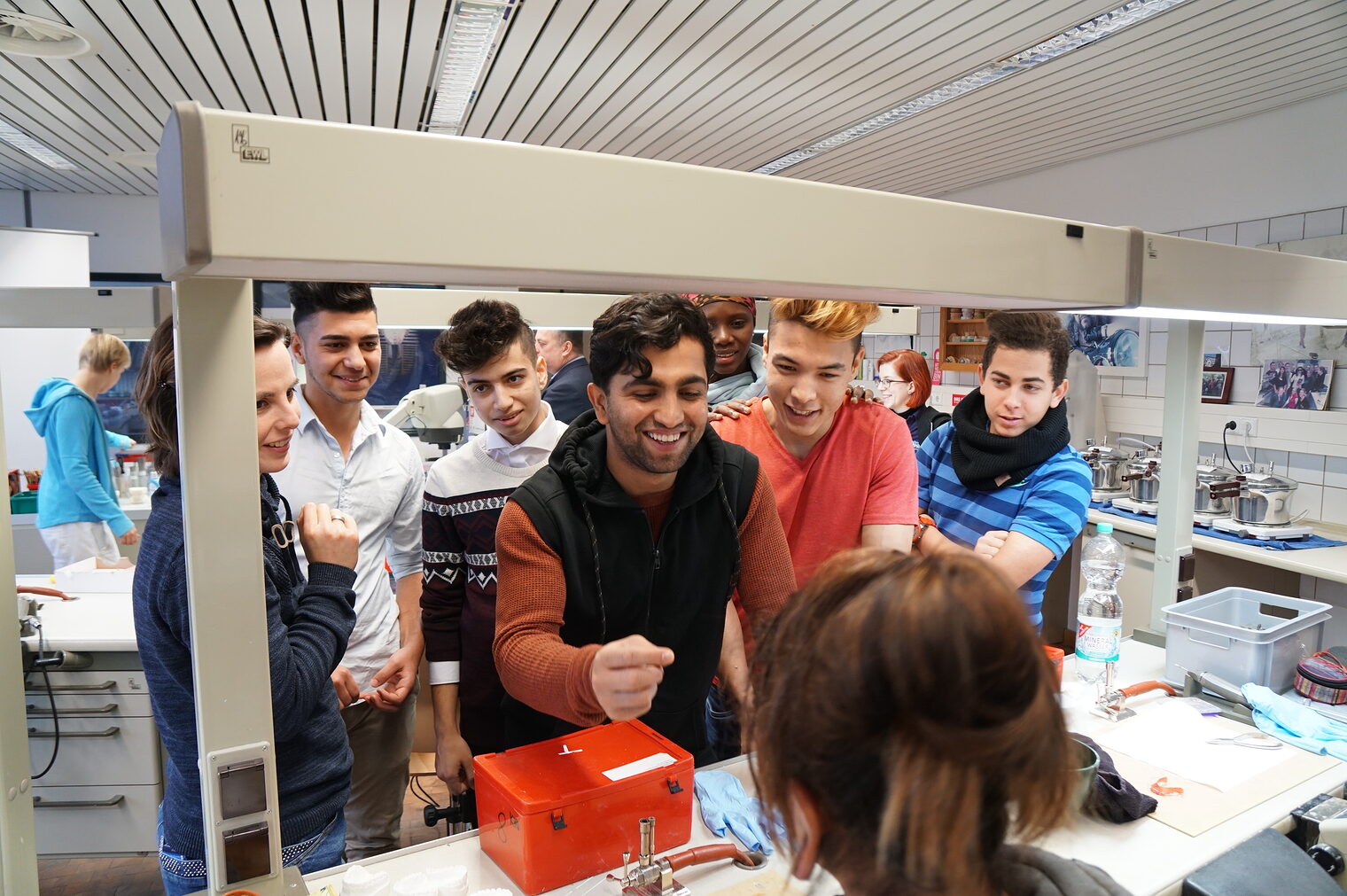 Besuch einer Klasse des berufsvorbereitenden Jahr aus Bad Doberan im Handwerkerbildungszentrum Rostock am 15. November 2017