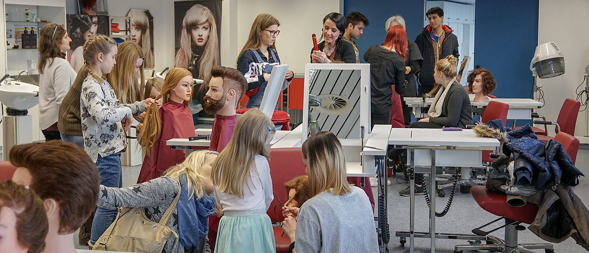 Die potenziellen Azubis von Morgen entdecken das Friseurhandwerk Die potenziellen Azubis von Morgen entdecken das Friseurhandwerk