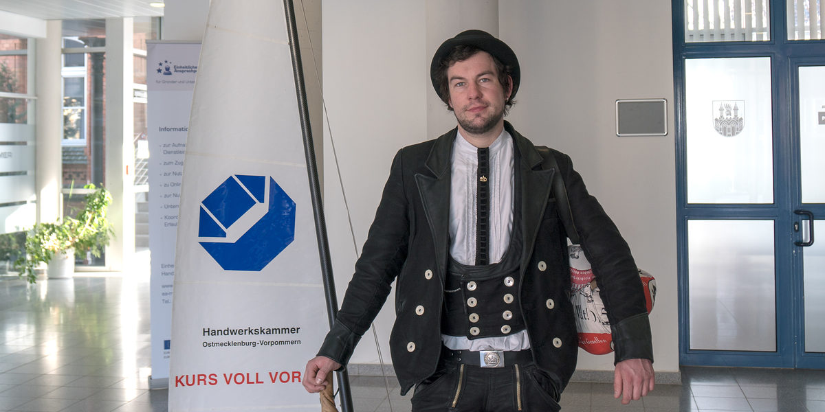 Der Zimmermann Christian Rosenkranz ist seit zweieinhalb Jahren auf der Walz Der Zimmermann Christian Rosenkranz ist seit zweieinhalb Jahren auf der Walz