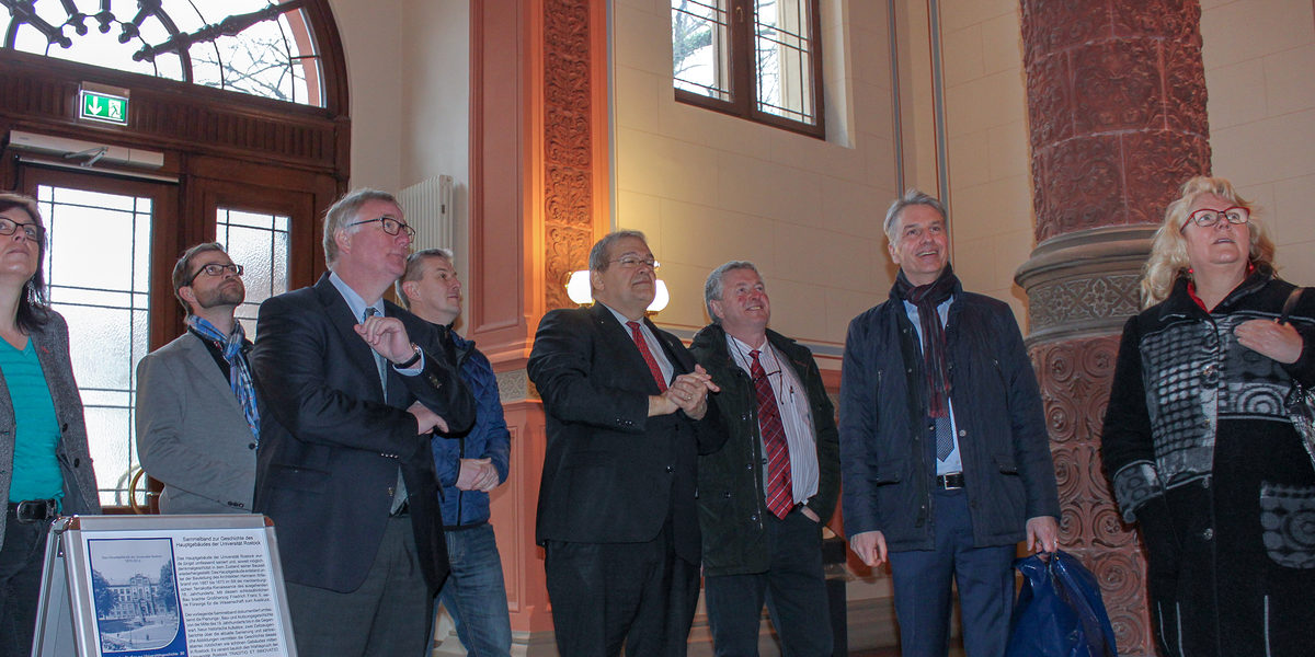 Der Vorstand der Handwerkskammer mit Präsident Hochschild sowie Hauptgeschäftsführer Hopf besuchen den Rektor der Uni Rostock, Prof. Schareck Der Vorstand der Handwerkskammer mit Präsident Hochschild sowie Hauptgeschäftsführer Hopf besuchen den Rektor der Uni Rostock, Prof. Schareck