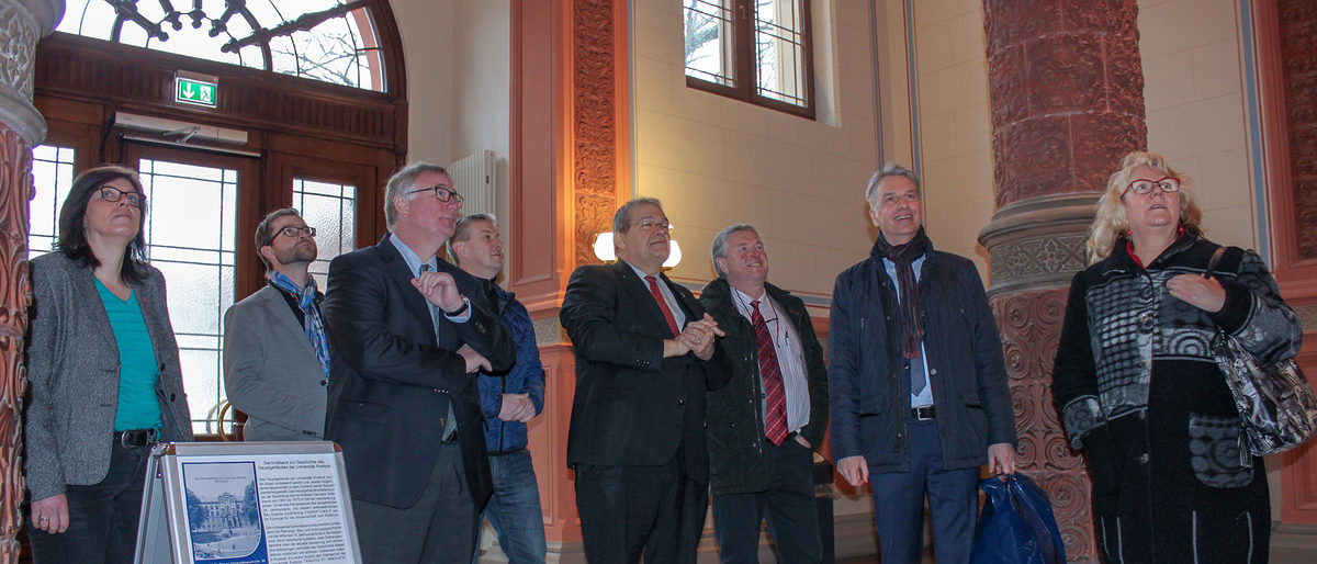 Der Vorstand der Handwerkskammer mit Präsident Hochschild sowie Hauptgeschäftsführer Hopf besuchen den Rektor der Uni Rostock, Prof. Schareck Der Vorstand der Handwerkskammer mit Präsident Hochschild sowie Hauptgeschäftsführer Hopf besuchen den Rektor der Uni Rostock, Prof. Schareck
