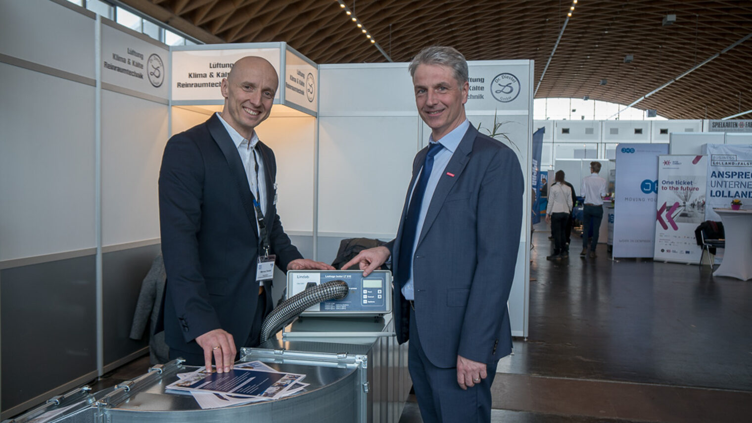 Hauptgeschäftsführer der Handwerkskammer OMV Jens-Uwe Hopf am Stand von Dr. Diestel am Lieferantentag 2018