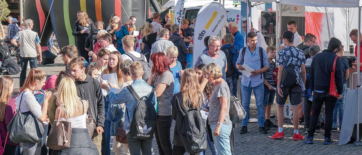 Zahlreiche Interessierte kamen zum Aktionstag der Maler- und Lackierer-Innung Zahlreiche Interessierte kamen zum Aktionstag der Maler- und Lackierer-Innung