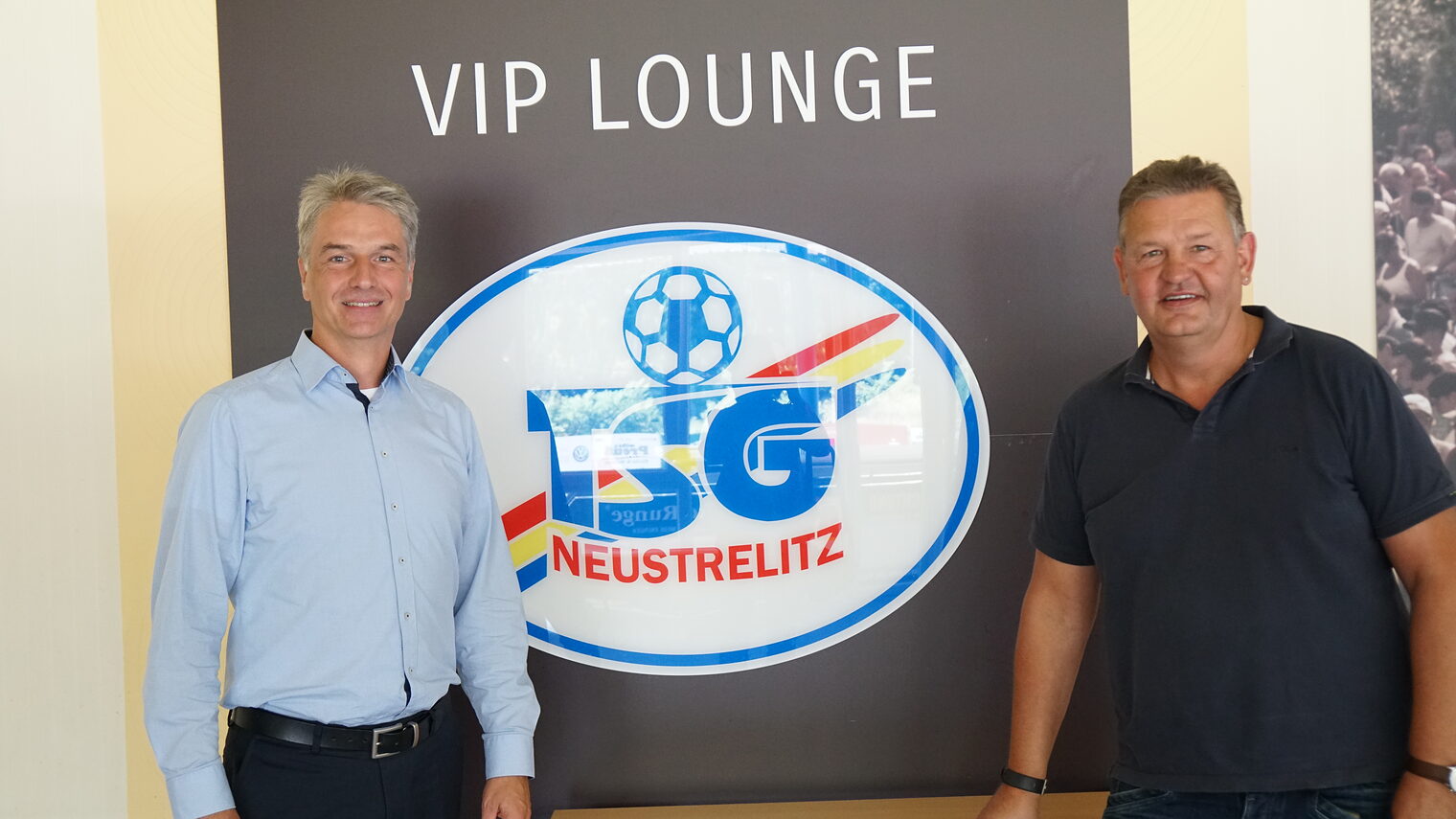 Jens-Uwe Hopf (Hauptgeschäftsführer HWK OMV) mit Hauke Runge (Präsident der TSG Neustrelitz)