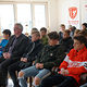 Fußballer der Juniorenmannschaften mit Präsident Axel Hochschild
