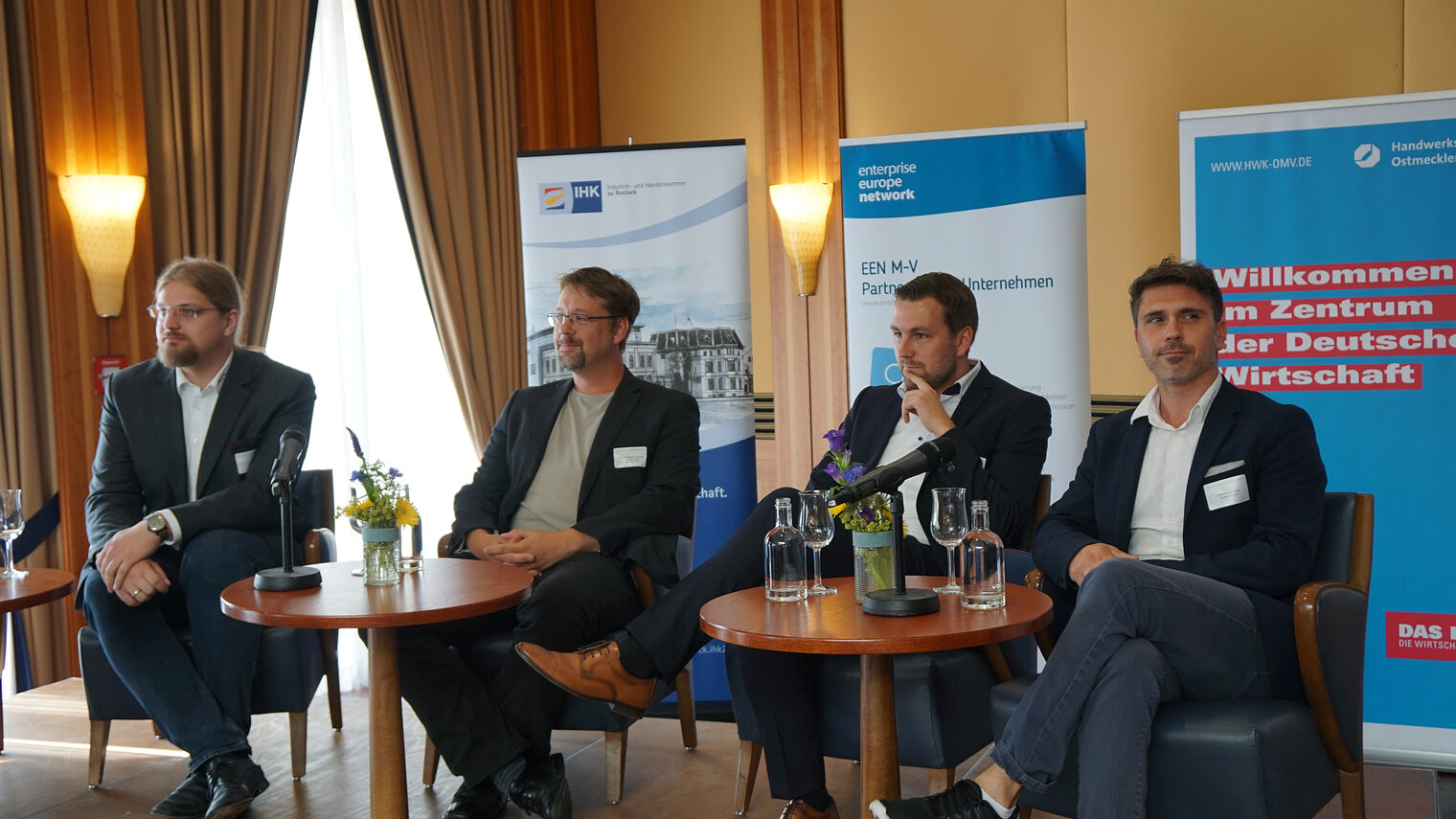 Podiumsdiskussion mit Stefan Karnatz, Geschäftsführer S+T Fassaden, Dr. Vincent Morrison, Geschäftsführer AIM3D GmbH, Alexander Hornung, Prof. Dr. Alexander Szameit