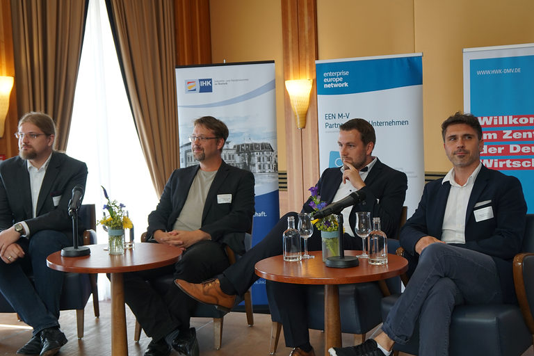 Podiumsdiskussion mit Stefan Karnatz, Geschäftsführer S+T Fassaden, Dr. Vincent Morrison, Geschäftsführer AIM3D GmbH, Alexander Hornung, Prof. Dr. Alexander Szameit