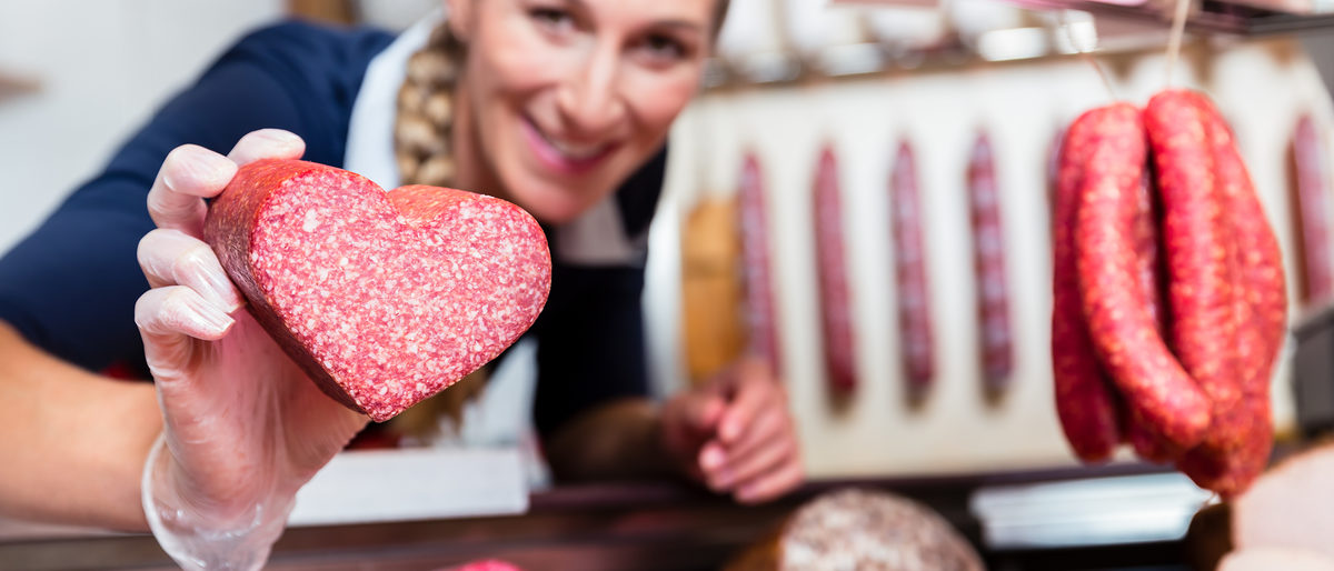 Sales woman in meat shop showing a heart shaped sausage to customer Schlagwort(e): Butcher, salami, butchery, woman, Meat, sausages, food, raw, sausage, Butchers shop, shop, Business, Store, Retail, Heart shaped, heart, occupation, working, work, shop assistant, assistant, salesperson, saleswoman, sale, selling, groceries, sell, Display, counter, showing, glass, fresh, smoked, good, Caucasian, nutrition, People, person, uniform, Germany, German, Crop, close-up, butcher, salami, butchery, woman, meat, sausages, food, raw, sausage, butchers shop, shop, business, store, retail, heart shaped, heart, occupation, working, work, shop assistant, assistant, salesperson, saleswoman, sale, selling, groceries, sell, display, counter, showing, glass, fresh, smoked, good, caucasian, nutrition, people, person, uniform, germany, german, crop, close-up