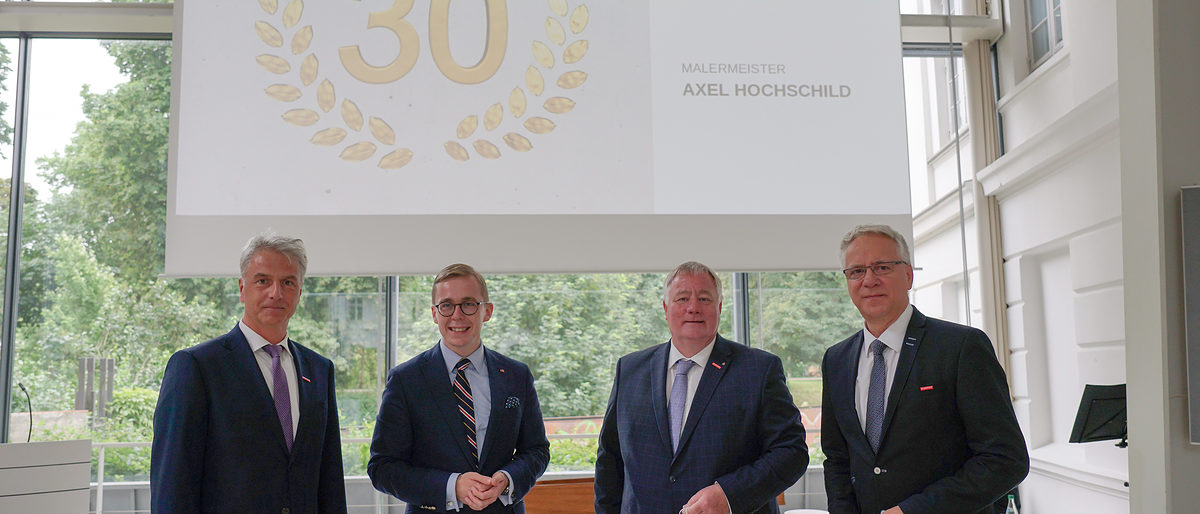 Jens-Uwe Hopf (Hauptgeschäftsführer HWK OMV), Philipp Amthor (MdB), Axel Hochschild (GF Malerbetrieb, Präsident HWK OMV), Dr. Stefan Rudolph (Staatssekretär WM MV) Jens-Uwe Hopf (Hauptgeschäftsführer HWK OMV), Philipp Amthor (MdB), Axel Hochschild (GF Malerbetrieb, Präsident HWK OMV), Dr. Stefan Rudolph (Staatssekretär WM MV)
