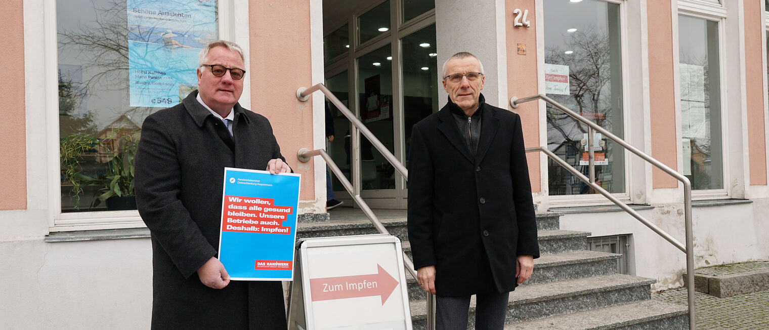 Axel Hochschild (Präsident HWK OM-V und Norbert Möller (Bürgermeister Waren/Müritz)