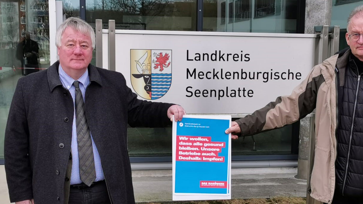 Axel Hochschild (Präsident HWK OM-V) und Heiko Kärger (Landrat MSE)