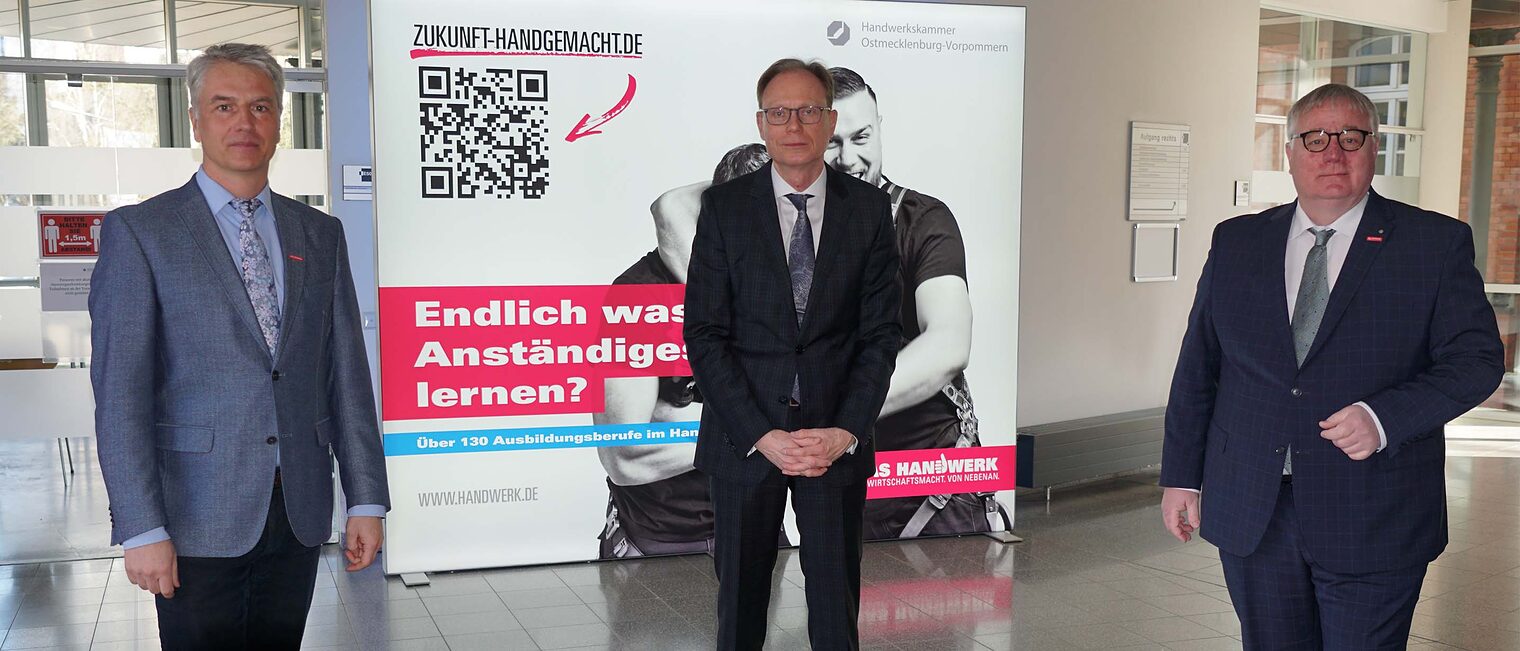 Jens Uwe Hopf (Hauptgeschäftsführer), Jochen Schulte (Staatssekretär WM MV), Axel Hochschild (Präsident) Jens Uwe Hopf (Hauptgeschäftsführer), Jochen Schulte (Staatssekretär WM MV), Axel Hochschild (Präsident)