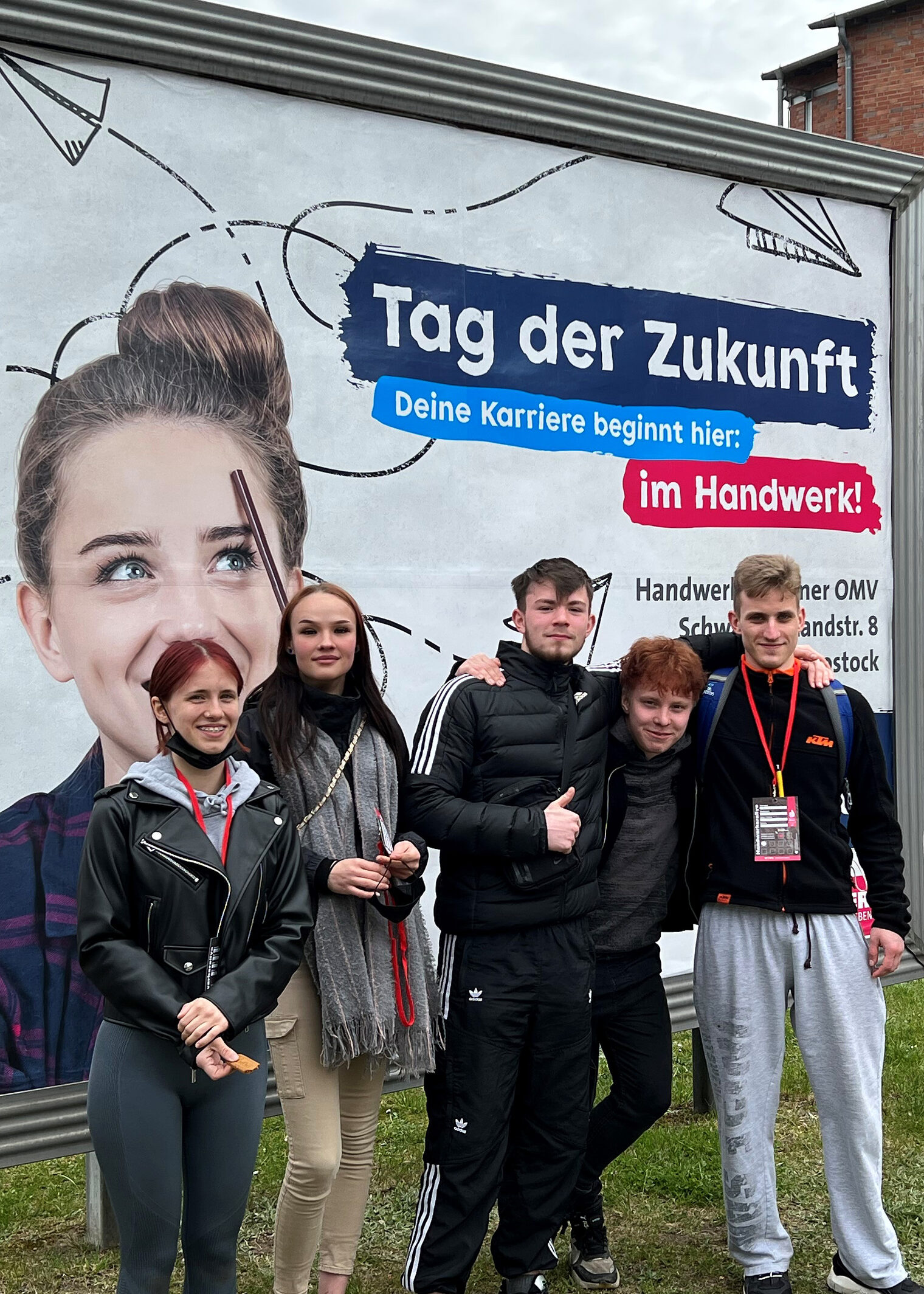 Plakat mit Schülern