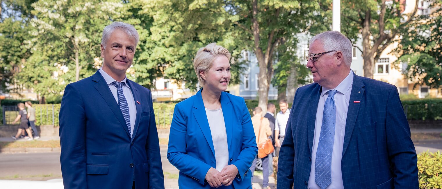 Jens-Uwe Hopf (Hauptgeschäftsführer HWK OM-V), Manuela Schwesig (Ministerpräsidentin M-V), Axel Hochschild (Präsident HWK OM-V)