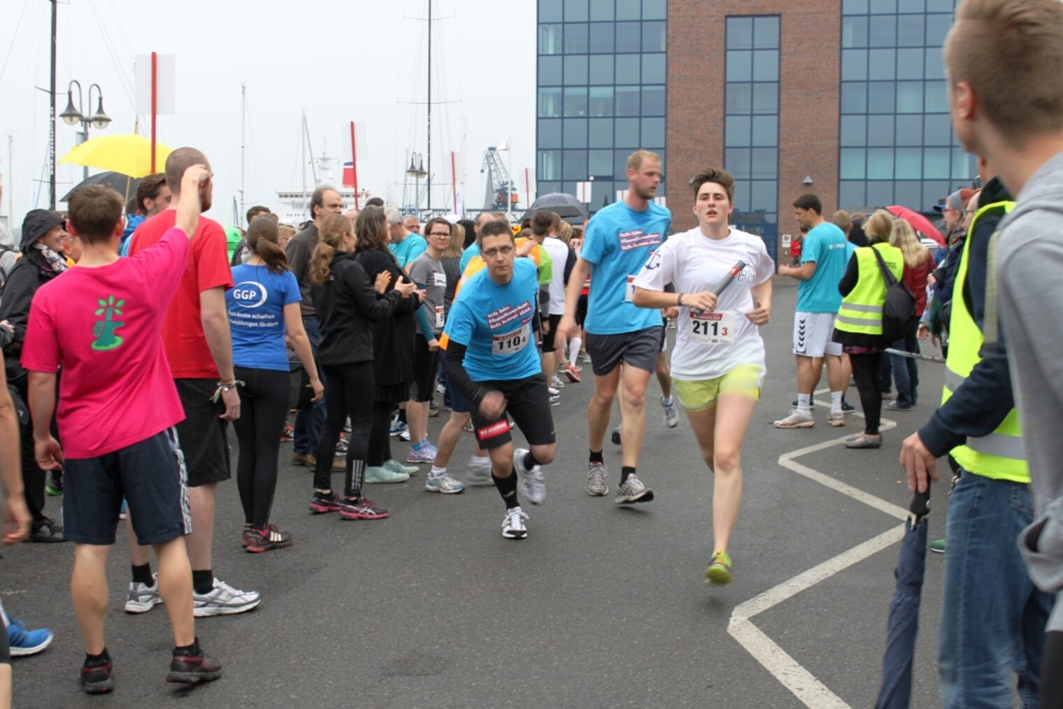 Firmenlauf 2015 - Staffelstabübergabe2